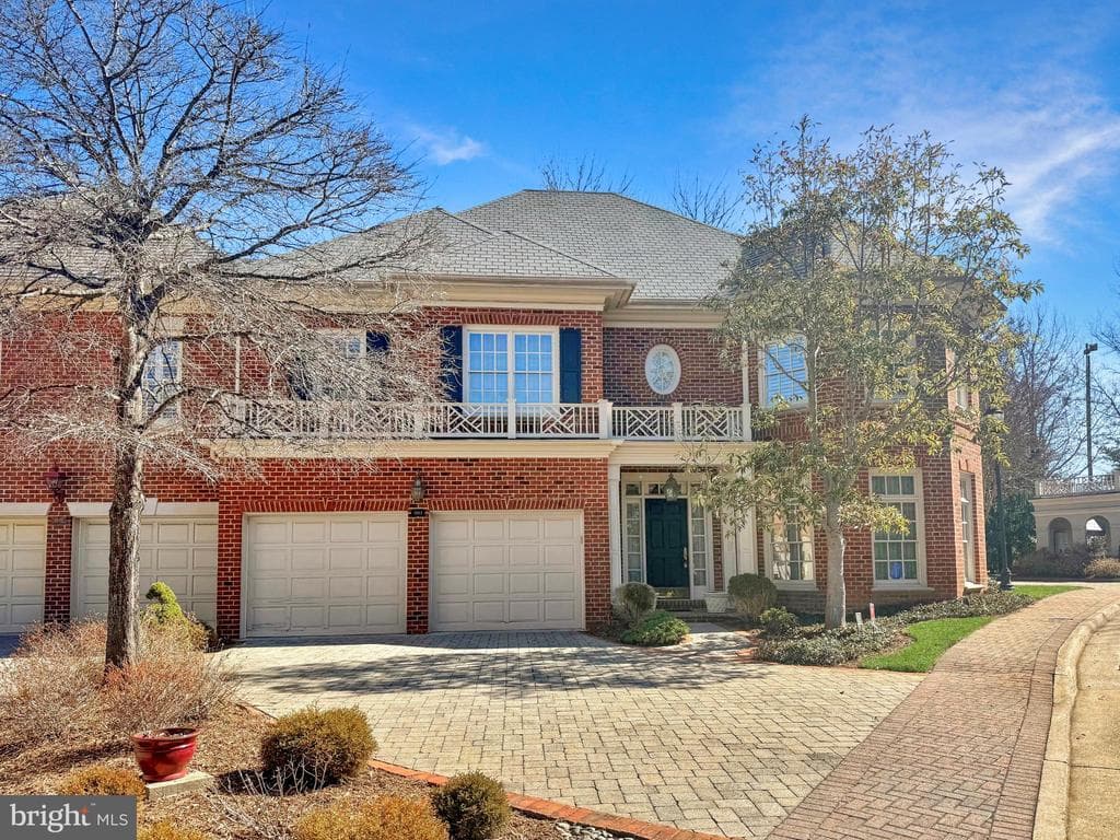 3811 N Randolph Court photo 1