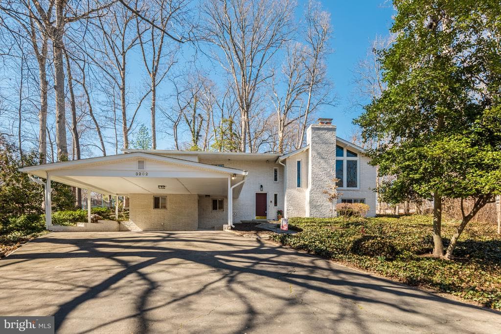 3202 Riverview Drive photo 1