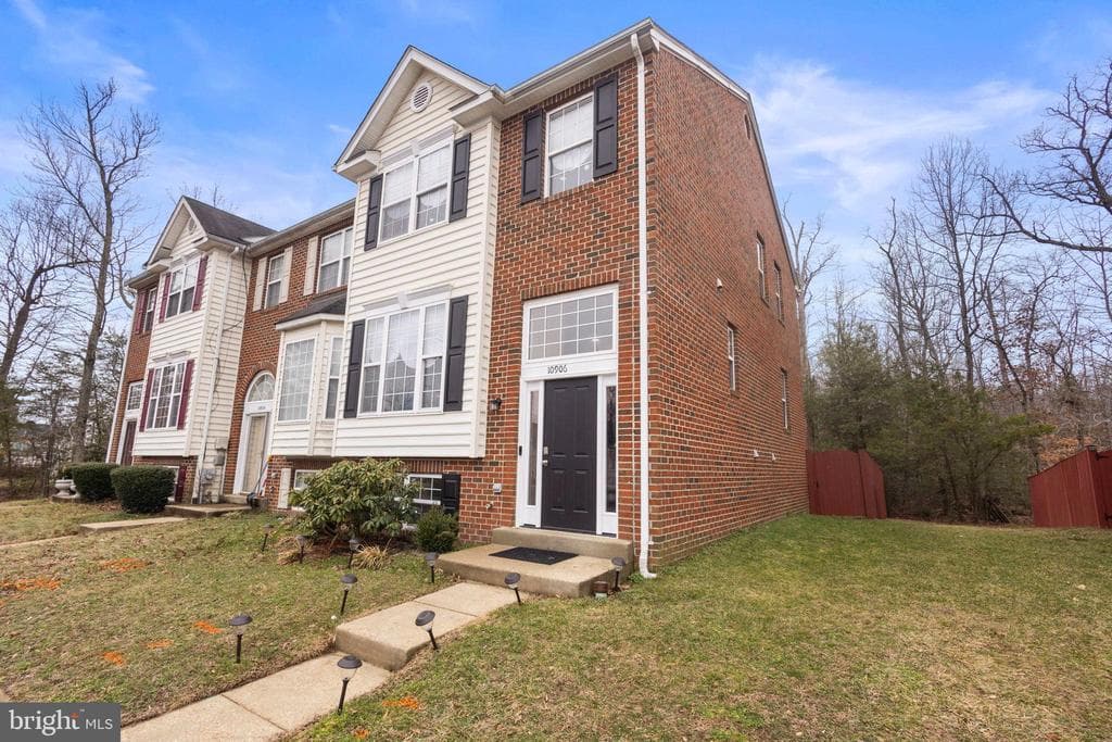 10906 W Point Place photo 1