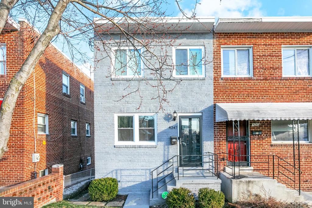 4247 Fort Dupont Terrace SE photo 1