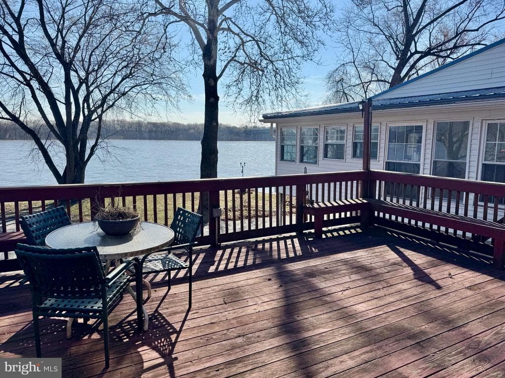 938 River Road photo 1