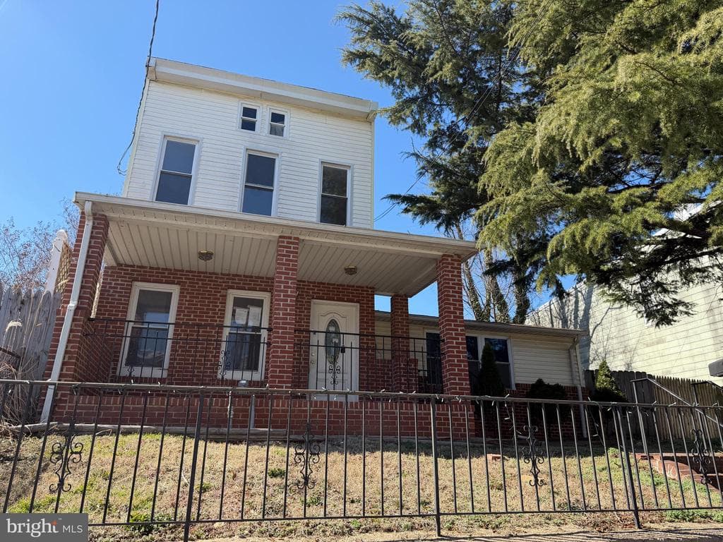 554 S Longwood Street photo 1