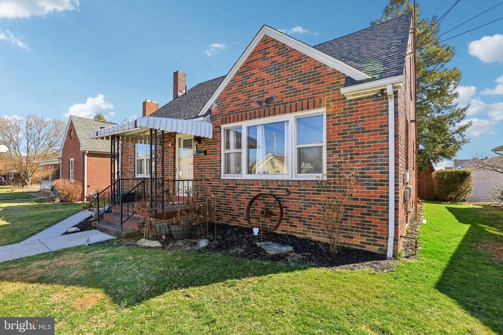 215 Penn Street photo 1