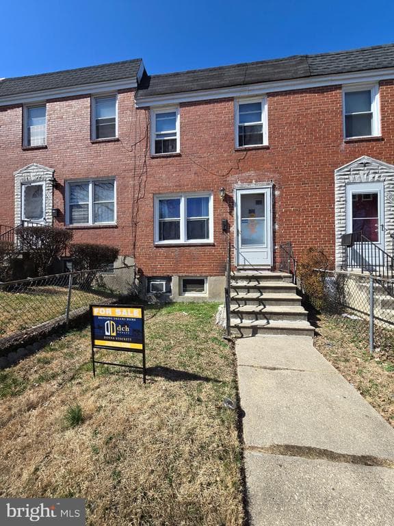 708 Woodington Road S photo 1