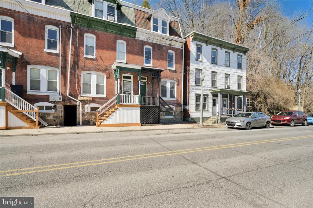 621 N Centre Street photo 1