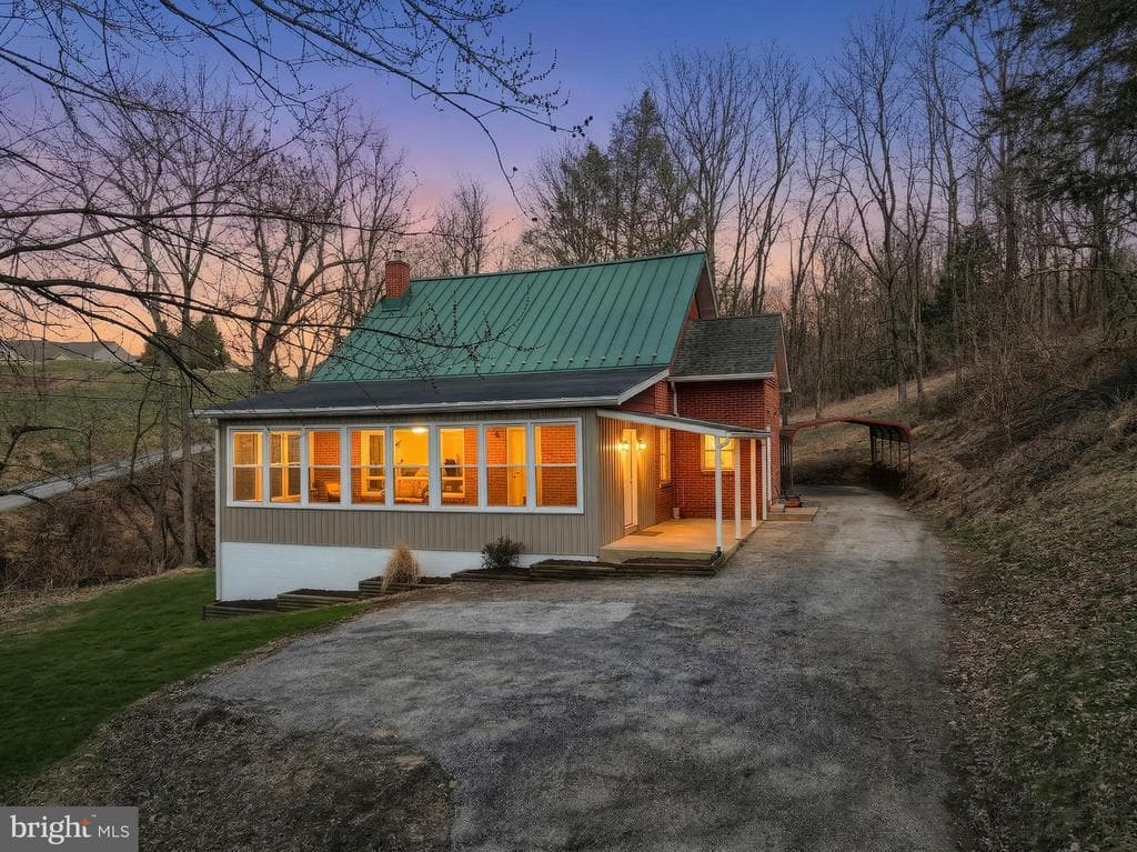 905 Chambers Road photo 1