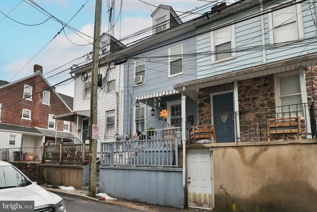912 Spruce Street photo 1