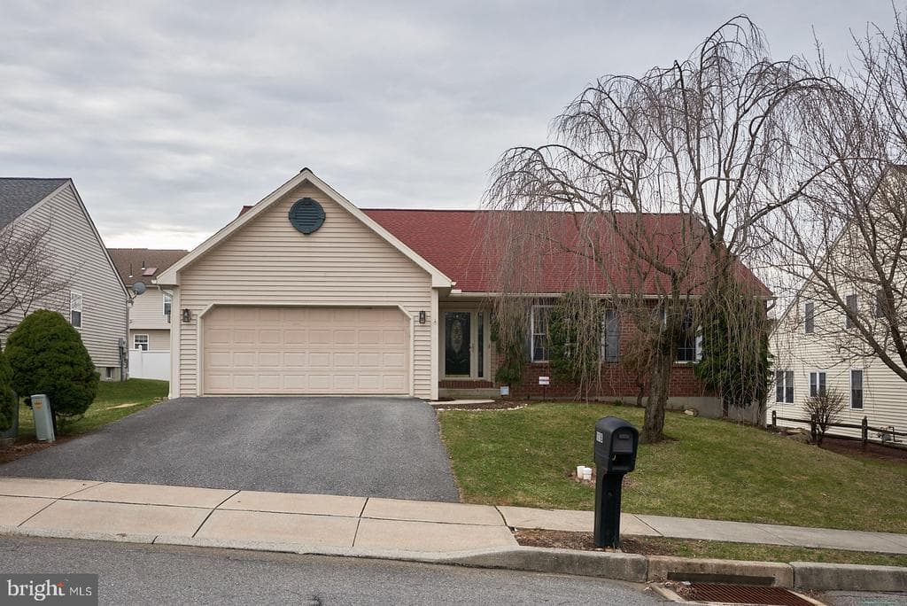 1018 Bowman Street photo 1