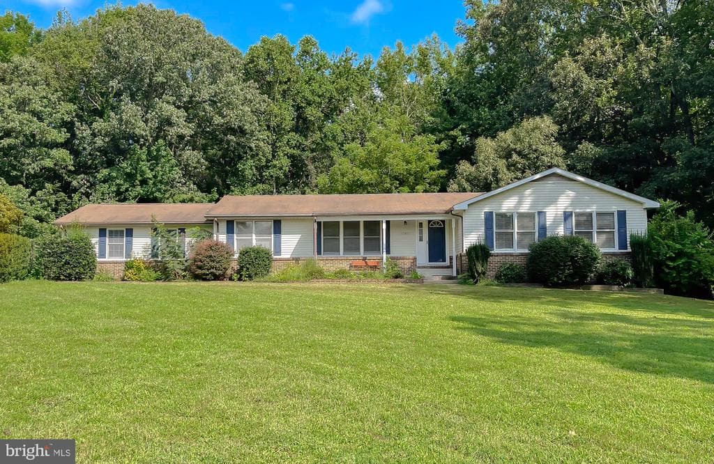 12400 Popes Creek Road photo 1