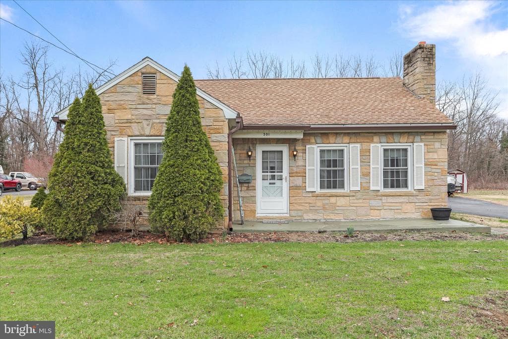 301 Roxbury Road photo 1