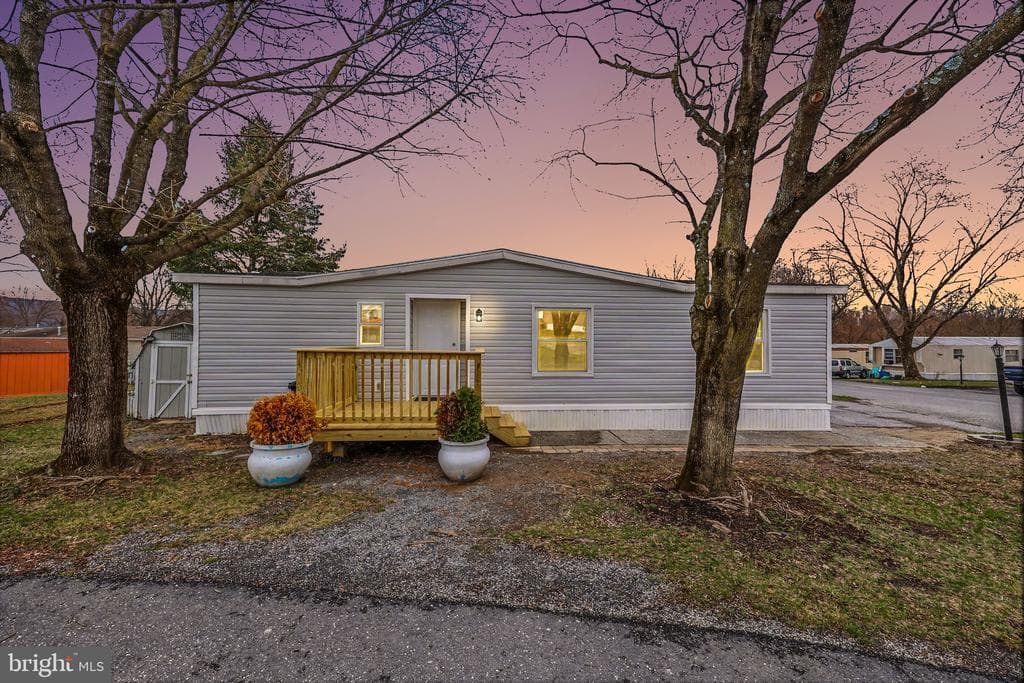 31 Cypress Lane photo 1