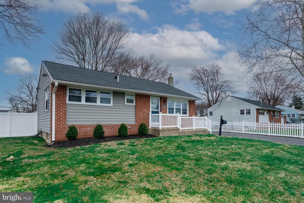 3301 Glenrose Avenue photo 1