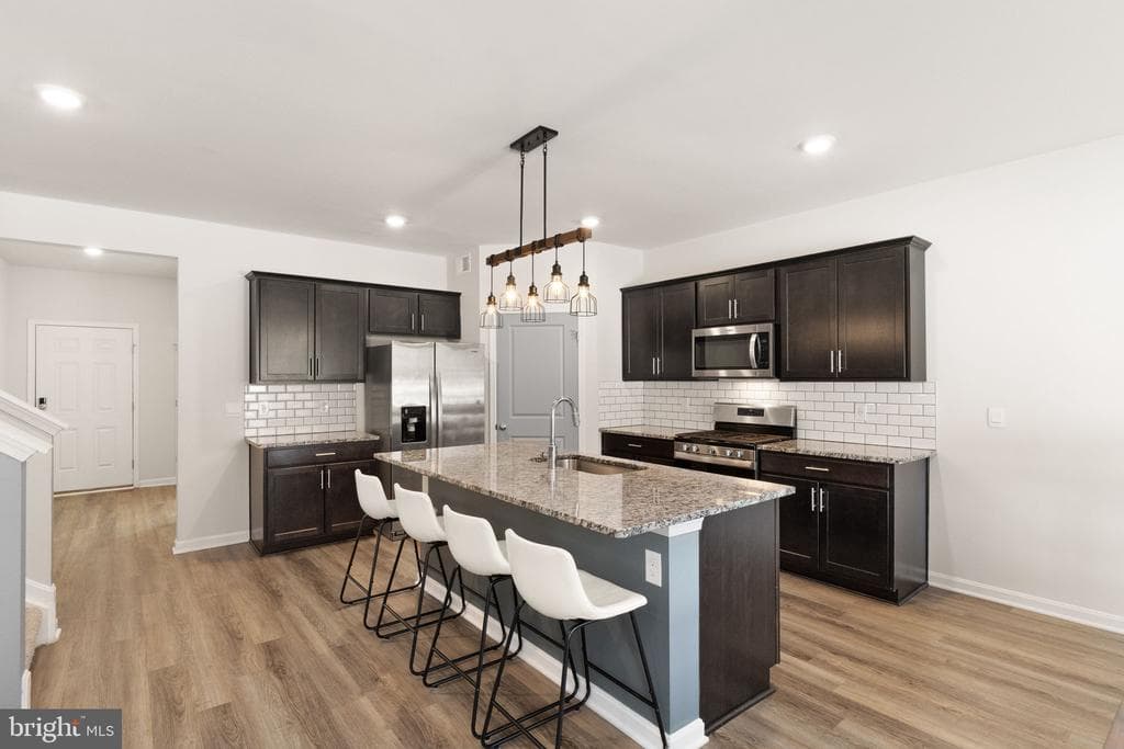 180 Pinewood Road photo 1