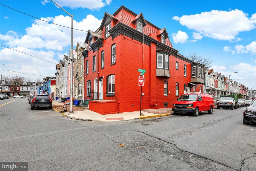 131 Elm Street photo 1