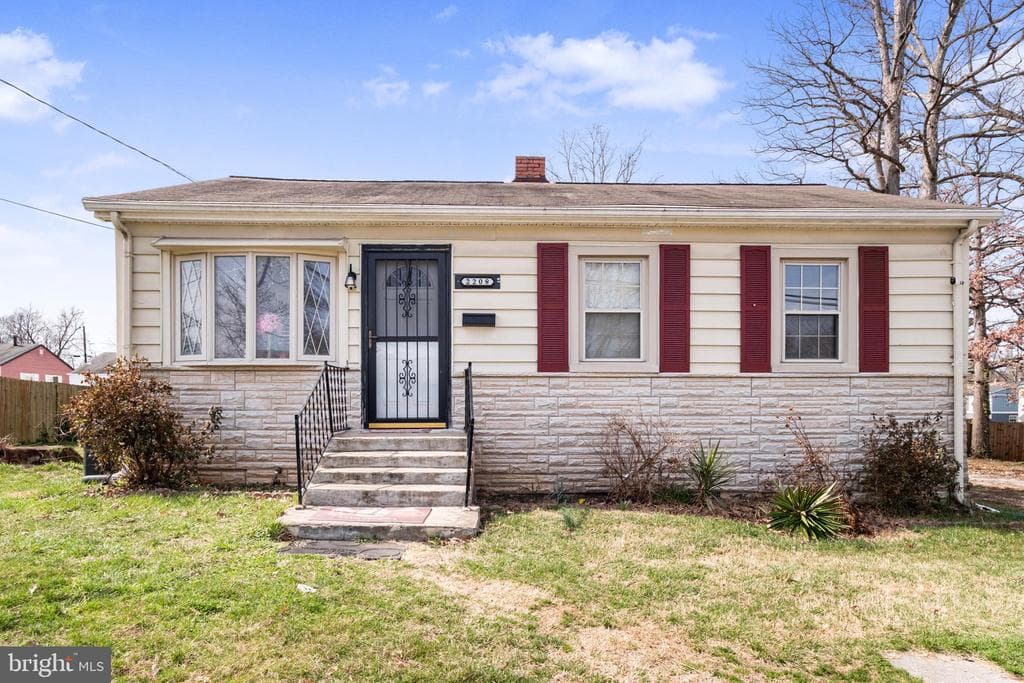 2208 Virginia Avenue photo 1