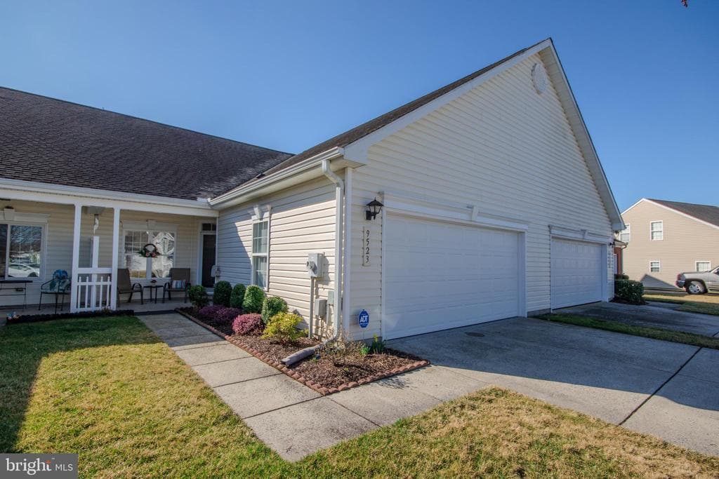 9523 Wedge Way photo 1