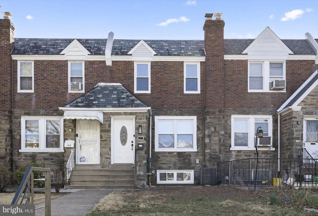 1408 Unruh Avenue photo 1