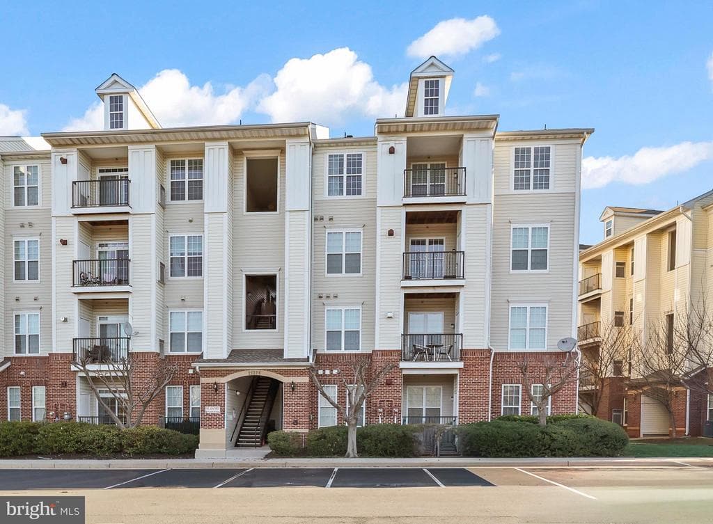 21228 Mcfadden Square #413 photo 1