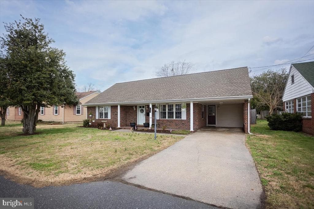 904 Talisman Lane photo 1