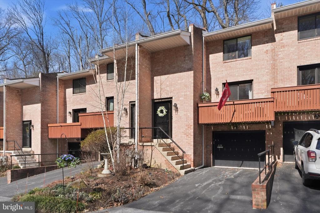 628 N Lemon Street photo 1