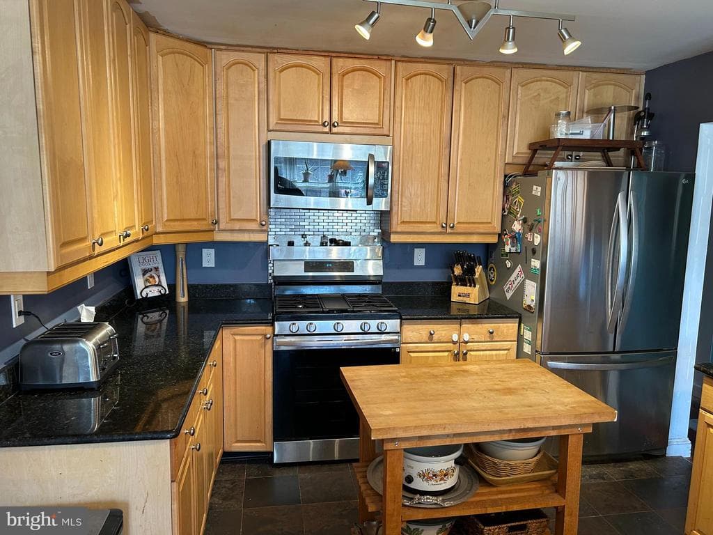 2217 Westview Drive photo 1