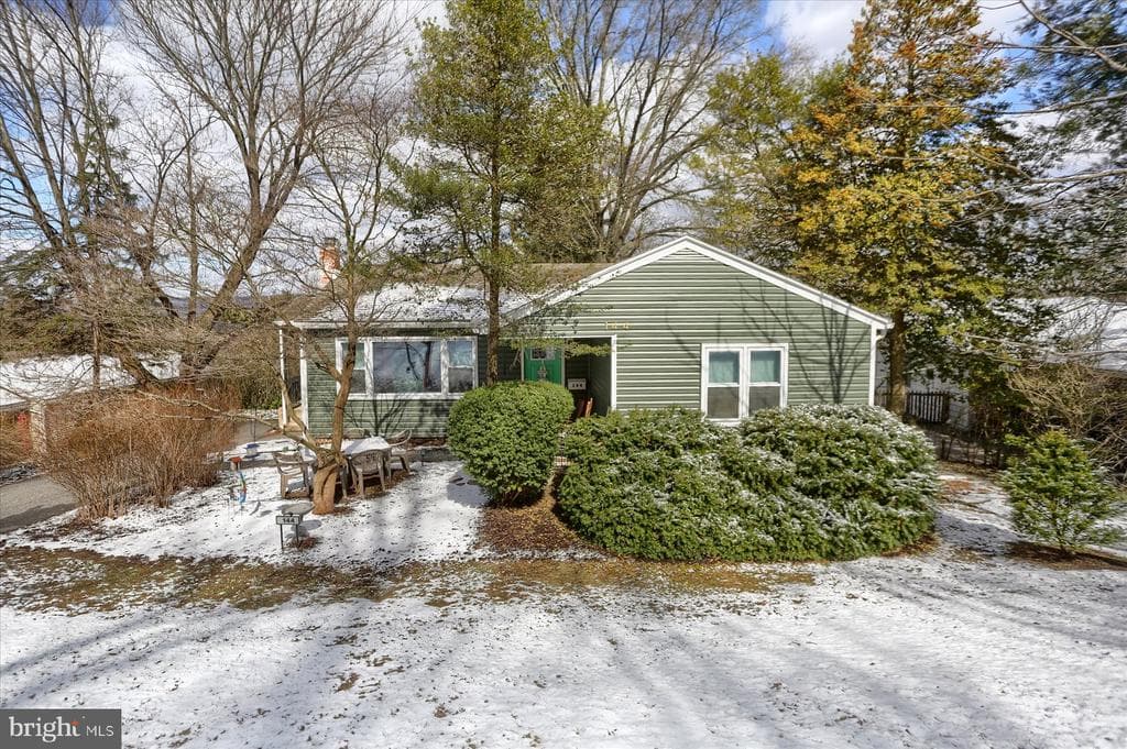 144 Mahantongo Drive photo 1