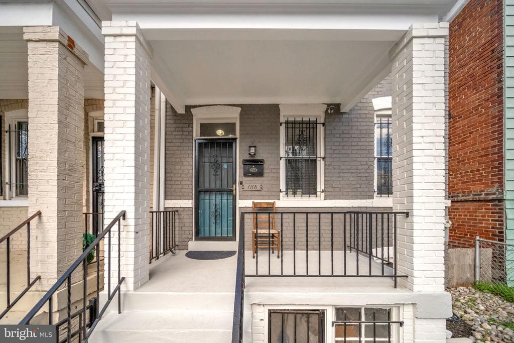 1118 Staples Street NE photo 1