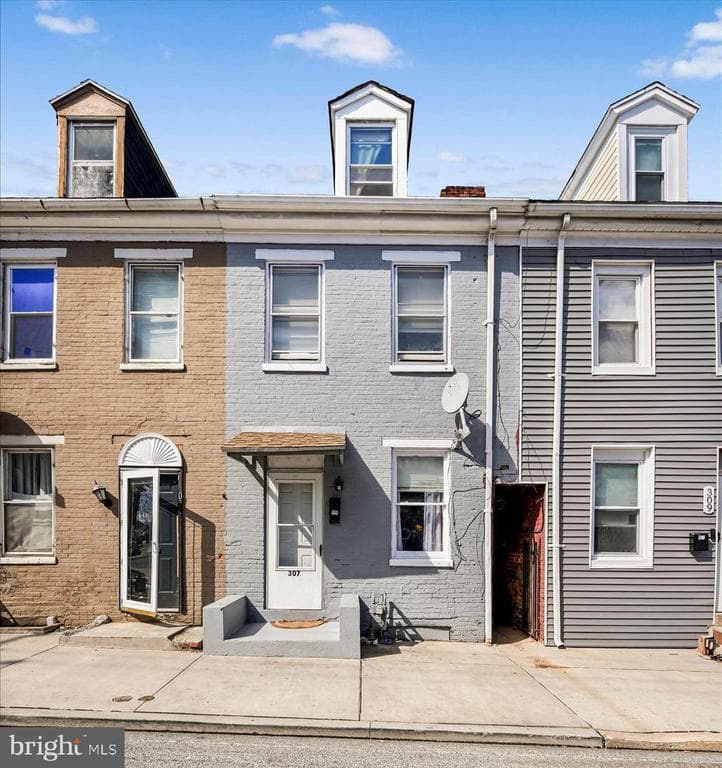 307 E Walnut Street photo 1