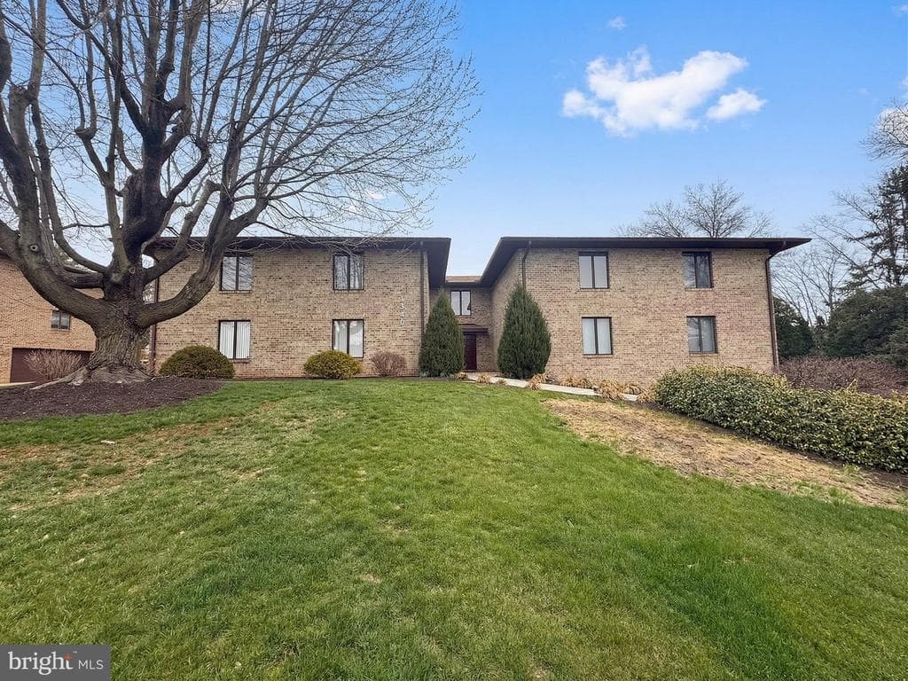 5840 Fairway Drive West #1 photo 1