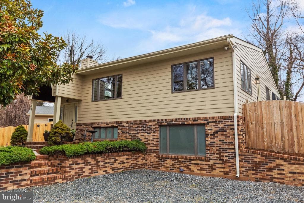 218 Lees Lane photo 1