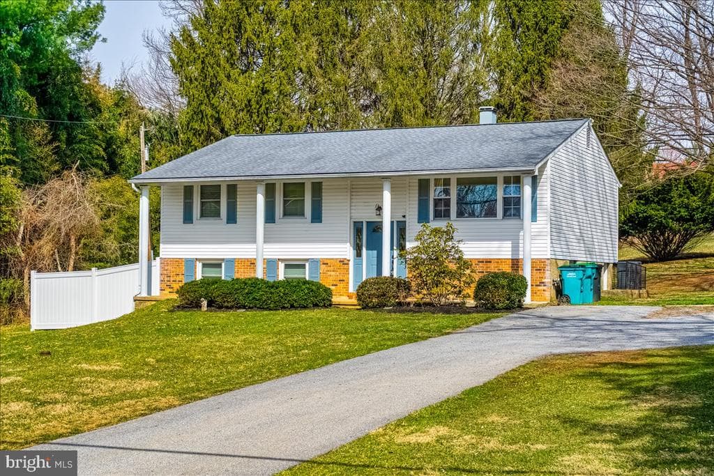 2536 Sandymount Road photo 1