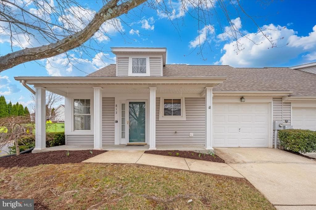 812 Parade Lane photo 1