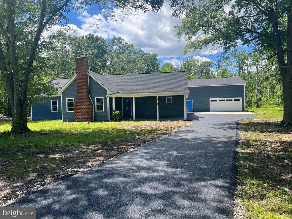 701 Farmington Road W photo 1