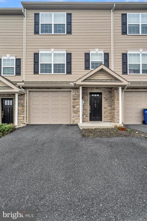 783 Gregs Drive photo 1