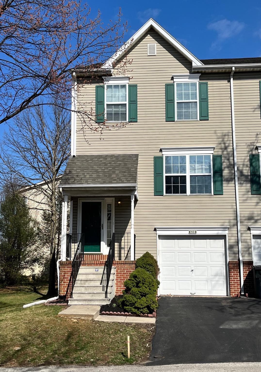 610 Brentwood Court photo 1