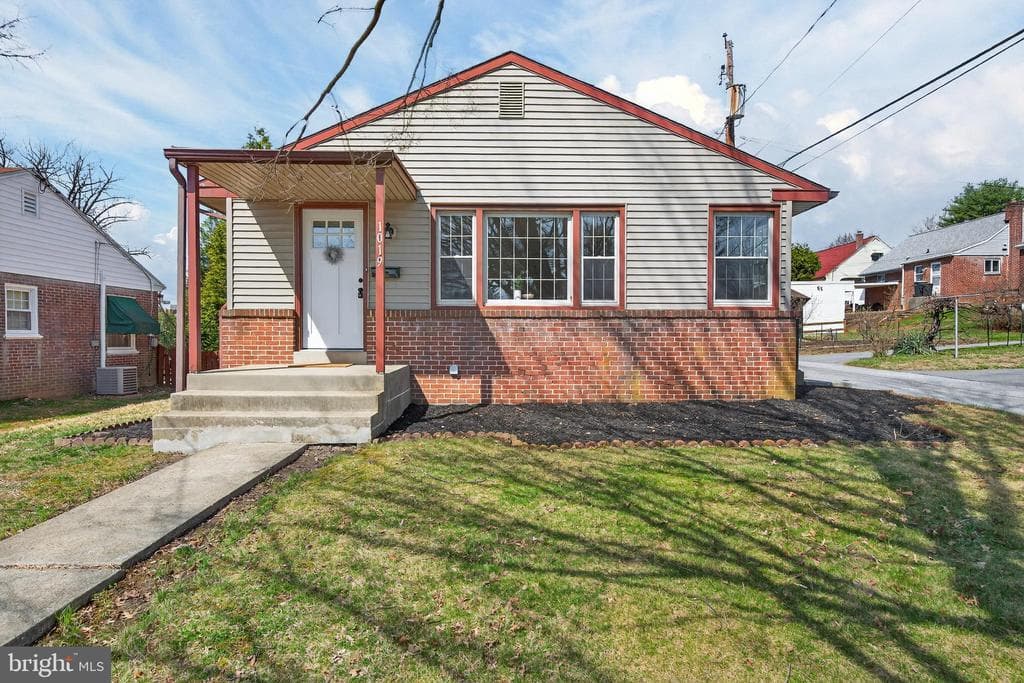 1019 Hager Street photo 1