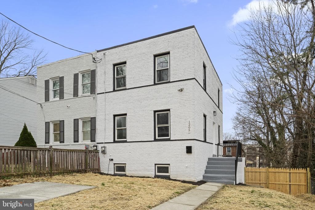 1205 Abel Avenue photo 1