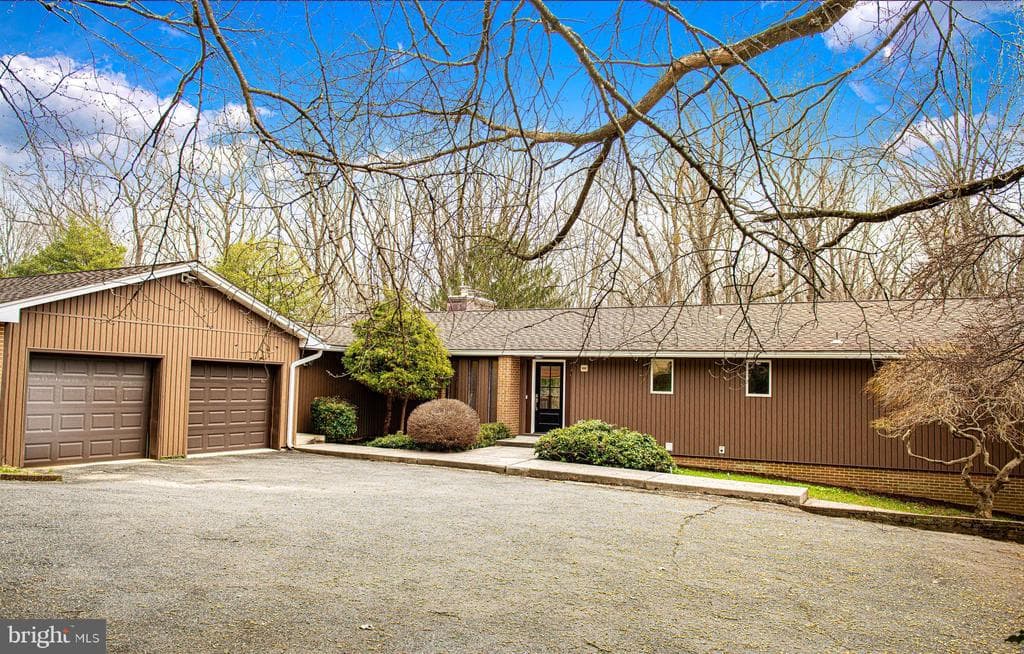 127 Briarcliff Lane photo 1