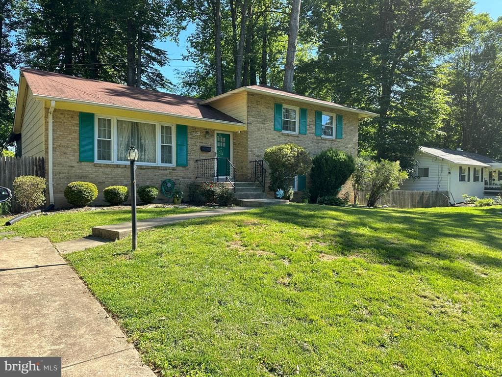 13911 Castaway Drive photo 1