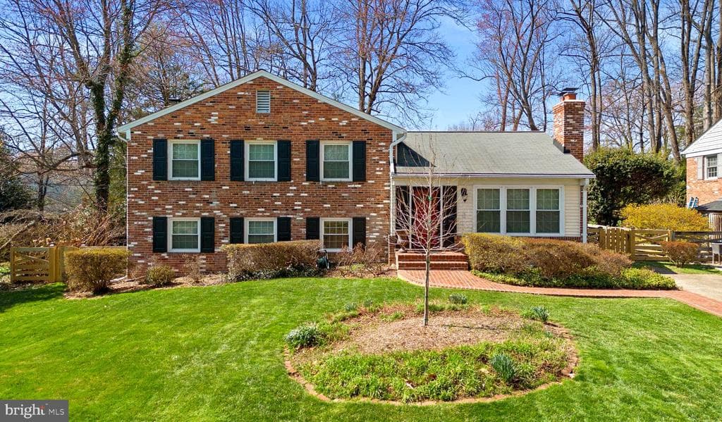 2418 Lancaster Court photo 1