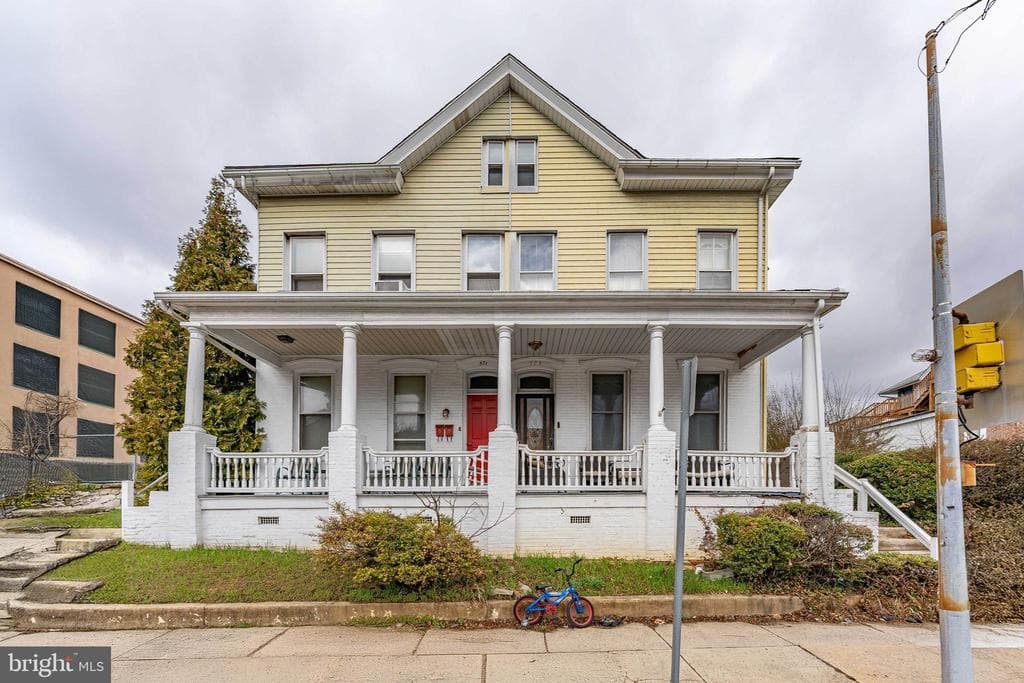 573 E Lincoln Highway photo 1