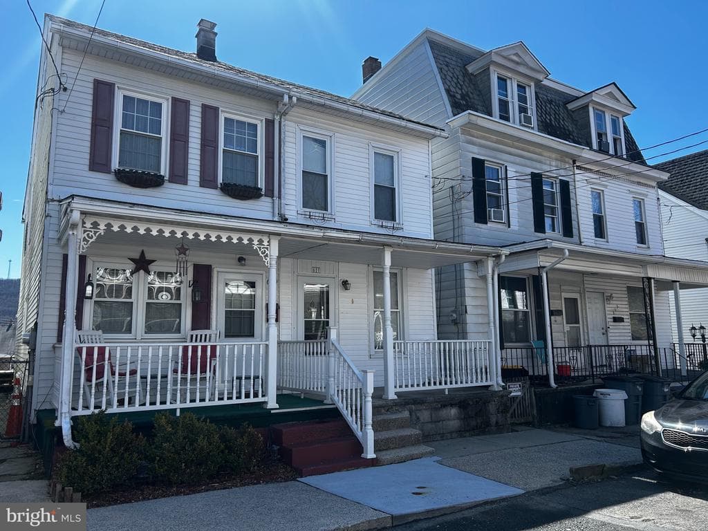 611 Fairview Street photo 1