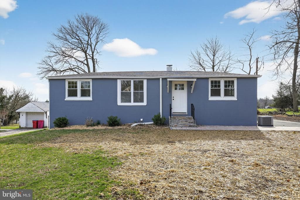 28 Circle Drive photo 1