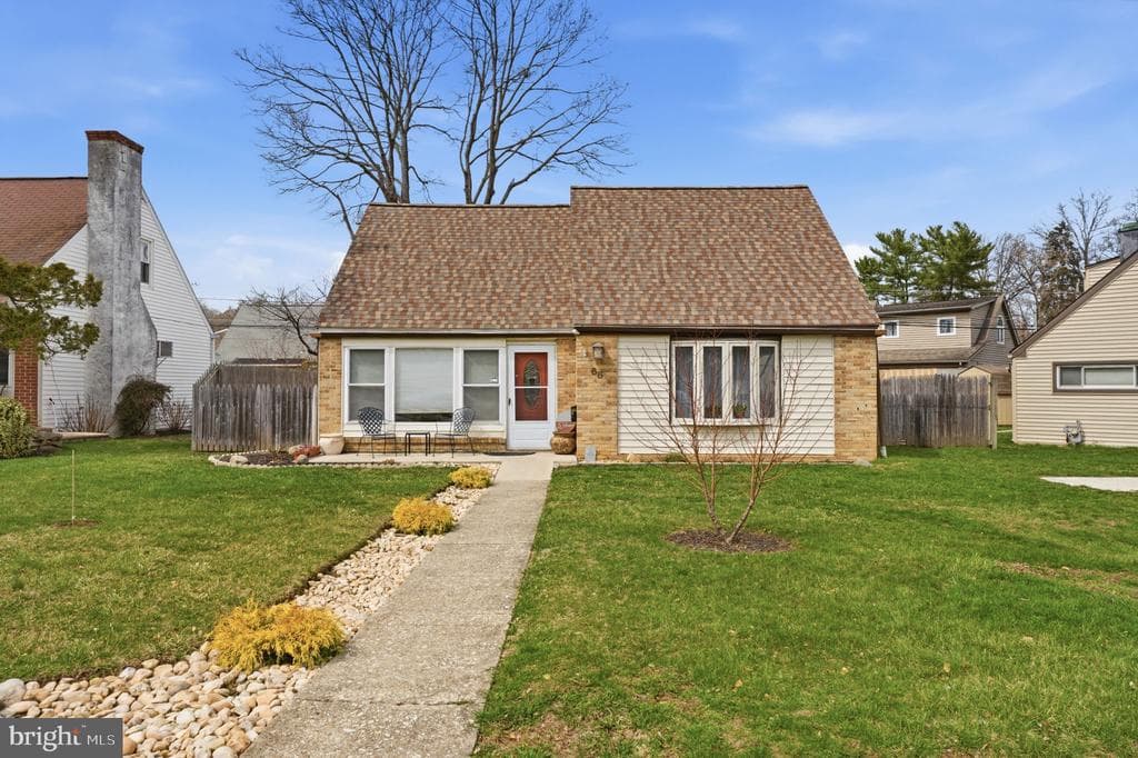 66 Oxford Circle photo 1