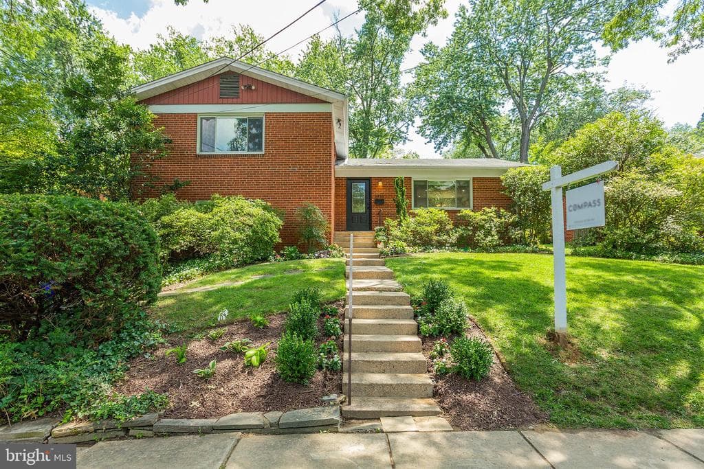 3910 Montrose Driveway photo 1