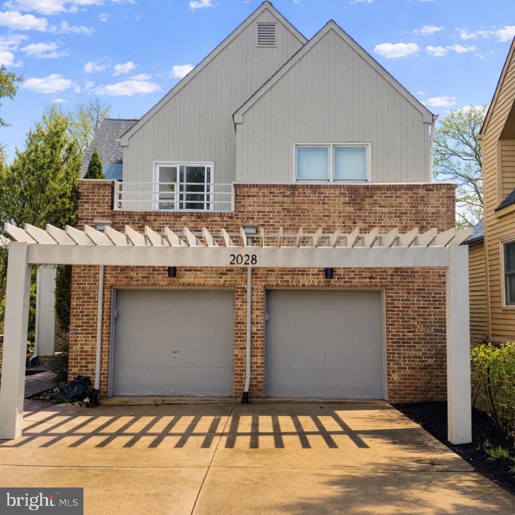 2028 Beacon Place photo 1