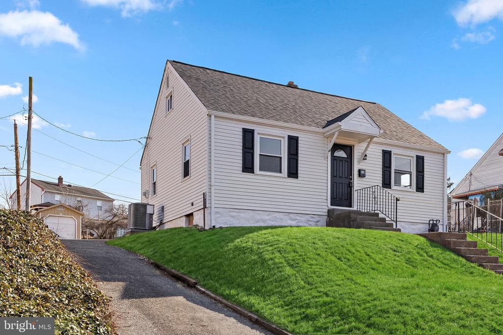 52 Seward Lane photo 1