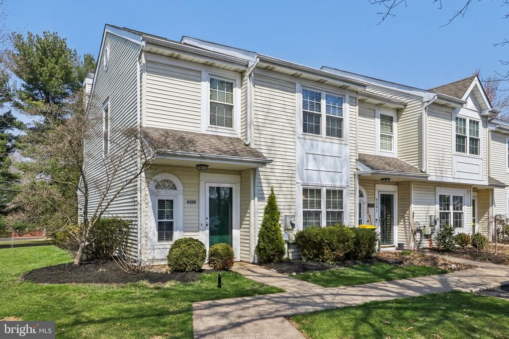6200 Rolling Hill Drive photo 1