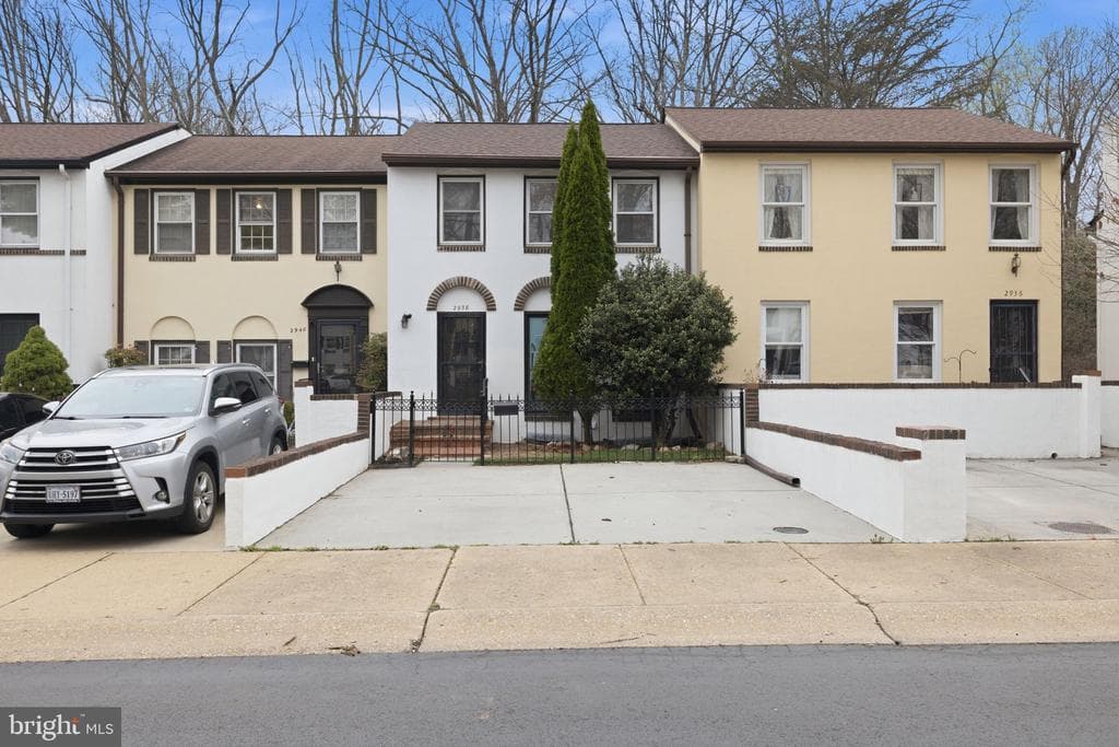 2938 Espana Court photo 1