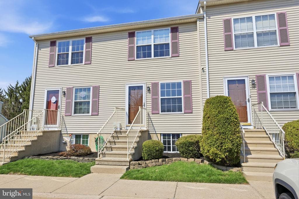 33 Carriage Knoll Court photo 1